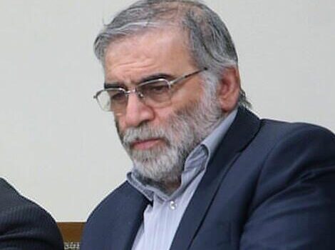 İran öldürülən nüvə alimini təltif etdi