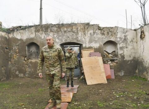 Prezidentdən düşmənin viranə qoyduğu Zəngilan məscidinin qarşısında UNESCO-ya SƏRT SÖZLƏR