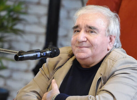Prezident Xalq şairinə mənzil hədiyyə etdi