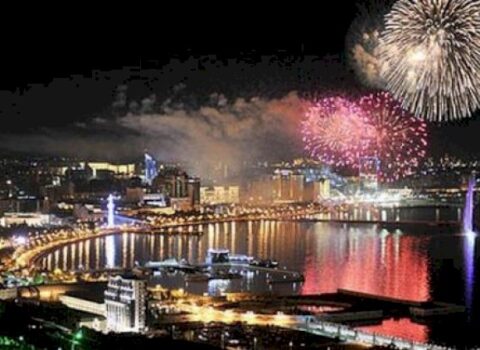 Bakıda Zəfər atəşfəşanlığı – CANLI YAYIM