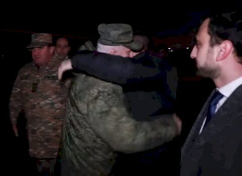 Axtardığımız Arayik “sülhməramlı” Rüstəmin qollarında…