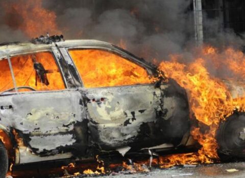 Bakıda avtomobil yandı – Xəsarət alan var