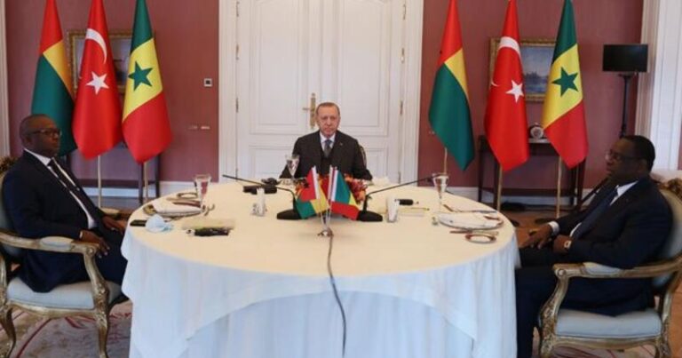 Ərdoğan iki Afrika prezidentini eyni masada qəbul etdi Ərdoğan iki Afrika prezidentini eyni masada qəbul etdi