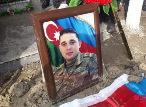 Şəhid kapitan Kürdəmirdə dəfn olundu – FOTO