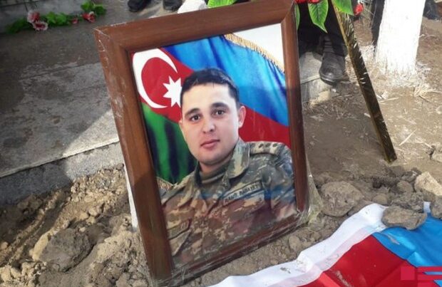 Şəhid kapitan Kürdəmirdə dəfn olundu – FOTO Şəhid kapitan Kürdəmirdə dəfn olundu – FOTO