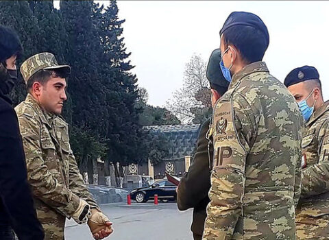 Şəhərdə hərbi geyimdə gəzənlərə qarşı reydlər başladı – VİDEO