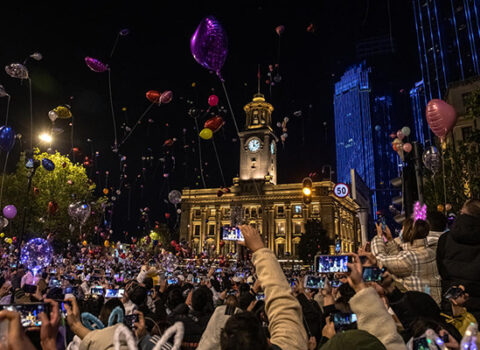 Dünyanı bəlaya salan Vuhanda yeni il izdihamı – FOTOLAR