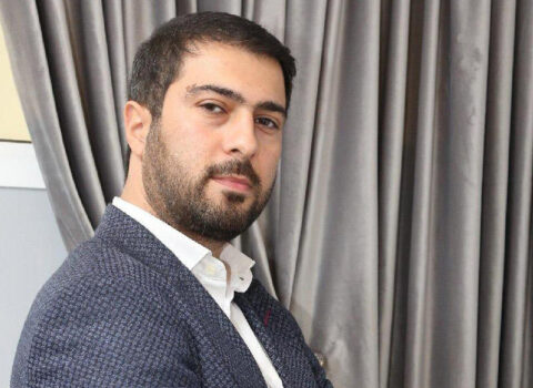 Namiq efirə çıxan müğənnilərə: “Bəzən telefonu götürməyə utanıram”