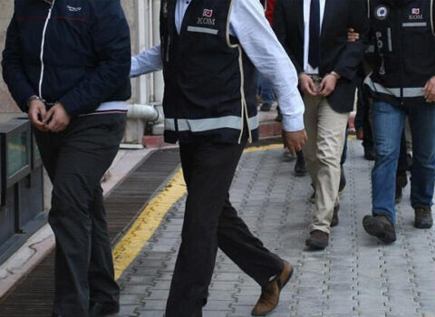 13 FETÖ terrorçusu Türkiyəni tərk edərkən tutuldu
