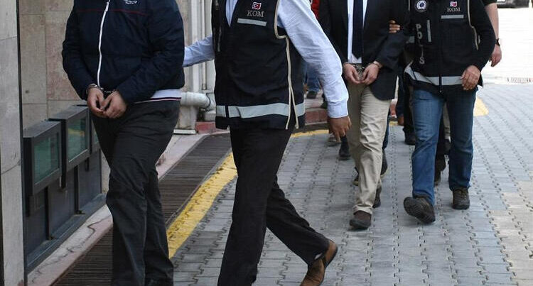 13 FETÖ terrorçusu Türkiyəni tərk edərkən tutuldu 13 FETÖ terrorçusu Türkiyəni tərk edərkən tutuldu