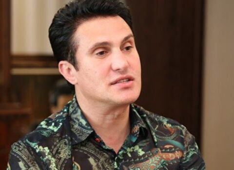 “Pandemiyada brilyant saatlarımı satıb yarısını qaziyə verdim” – Nadir Qafarzadə