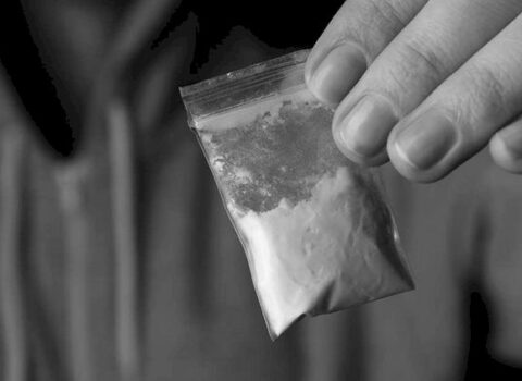 Təcridxana qarşısında şübhəli avtomobildən heroin aşkarlandı