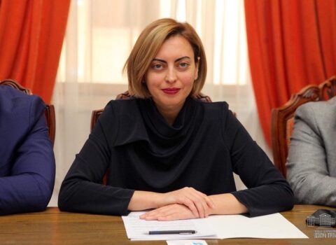 Ermənistanın vitse-spikeri revanşa qarşı: “Kimin 18 yaşlı oğlunun hesabına bunu edəcəklər?”
