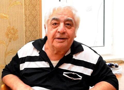 Siyavuş Aslanın oğlu küçədə yaşayır – VİDEO