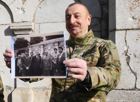 Prezident 38 il sonra Heydər Əliyevlə şəkil çəkdirdiyi yerdə – FOTOLAR