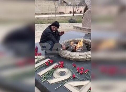 Əbədi məşəl abidəsində kabab çəkən şəxs tutuldu