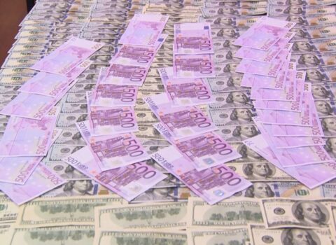 Bakıda 1 dolları bu qiymətə satan saxlanıldı – VİDEO