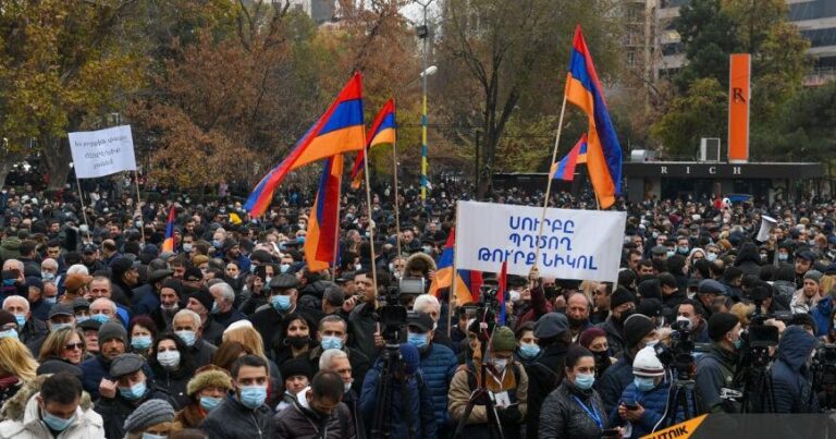 “Sentyabrın 21-də Paşinyan getməlidir” – İrəvanda istefa tələbilə MİTİNQ – CANLI + YENİLƏNİB “Sentyabrın 21-də Paşinyan getməlidir” – İrəvanda istefa tələbilə MİTİNQ – CANLI + YENİLƏNİB