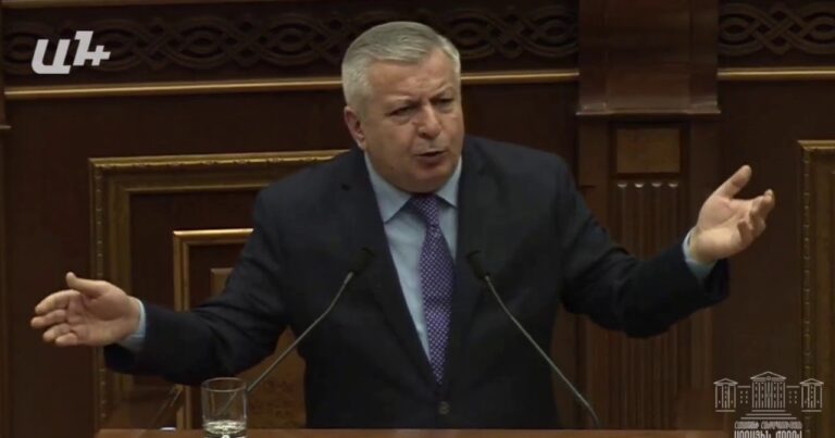 Erməni deputat: Sərhəddəki əhaliyə silah paylayaq Erməni deputat: Sərhəddəki əhaliyə silah paylayaq