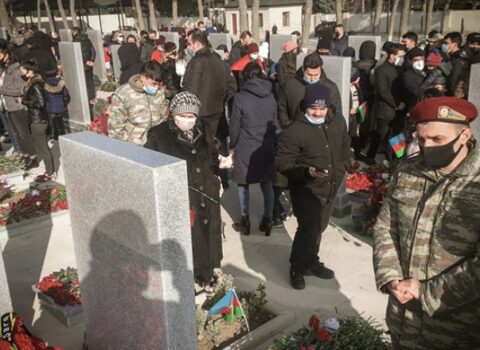 Yeni ilin ilk günü şəhidləri yad etdilər – FOTOLAR
