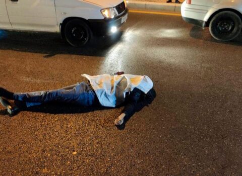 Bakıda yanan mikravtobusu söndürmək istəyən sürücü öldü – FOTO