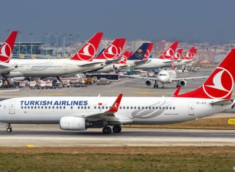 THY zəlzələ bölgəsinə geri dönüş uçuşlarını pulsuz etdi