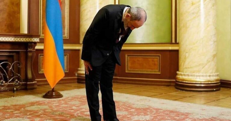 Zöhrabyan: Nikol yenə Əliyevin önündə əyildi… Zöhrabyan: Nikol yenə Əliyevin önündə əyildi…