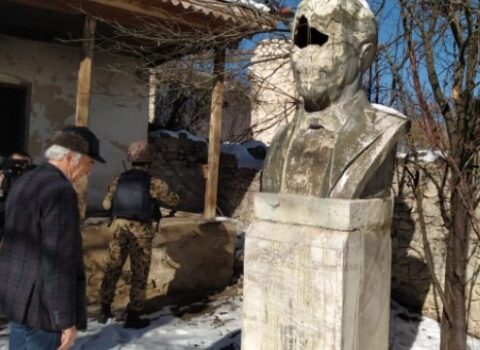 Polad Bülbüloğlu atasının Şuşadakı evində – FOTOLAR