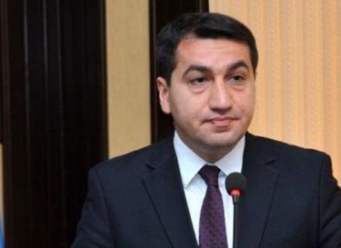 Hikmət Hacıyev: “100 il öncə qardaş Türkiyənin dəstəyi ilə Bakı azad edilmişdi”