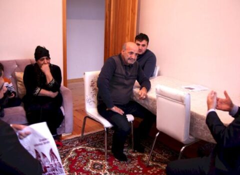 Şəhid ailəsinə təqaüd kartı təqdim edildi – FOTO