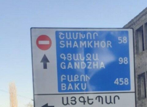 Ermənistanda yol kənarında şəhərlərimizin adları olan lövhə – FOTO