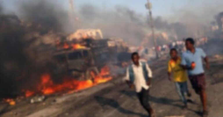 Somalidə iki güclü partlayış oldu – Çox sayda insan öldü Somalidə iki güclü partlayış oldu – Çox sayda insan öldü