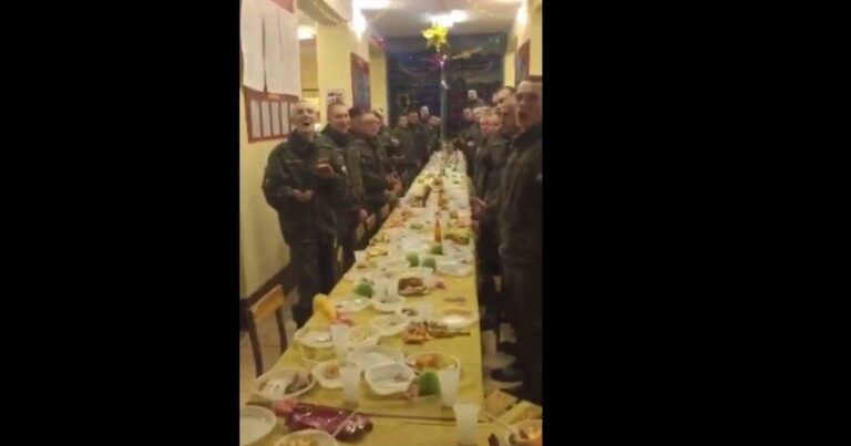 Rusiya sülhməramlıları bu dəfə “Yaşasın Azərbaycan!” dedi – VİDEO Rusiya sülhməramlıları bu dəfə “Yaşasın Azərbaycan!” dedi – VİDEO