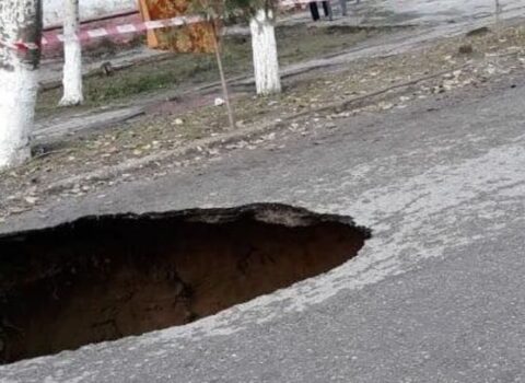 Avtomobil yolu çökdü: 12 nəfər xəsarət aldı