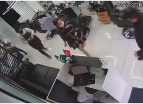 Bakıda qadını itələyən polis işdən çıxarıldı – RƏSMİ – VİDEO
