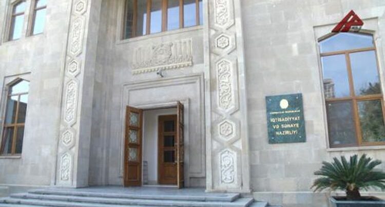 Hərracda 3 nəqliyyat vasitəsi özəlləşdirildi Hərracda 3 nəqliyyat vasitəsi özəlləşdirildi