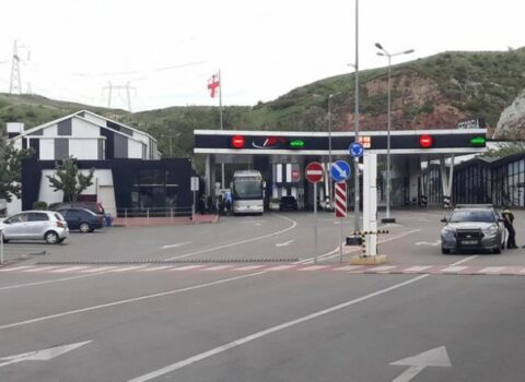 Rusiya ilə Gürcüstanı birləşdirən Yuxarı Lars yolu yük maşınları üçün bağlandı