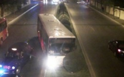 ANBAAN GÖRÜNTÜ: Sumqayıtda sərnişin avtobusu qaçırıldı – VİDEO