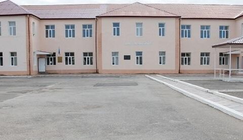 Müəllimləri koronaya yoluxan məktəbi niyə bağlamırlar?