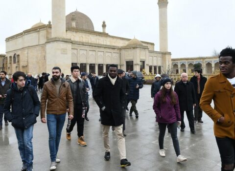 Azərbaycanda iş icazəsi olan əcnəbilərin sayı AÇIQLANDI