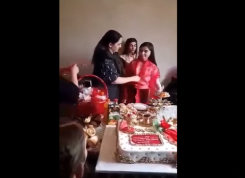 11 yaşlı azərbaycanlı qızı dayısı oğluna nişanladılar – VİDEO – TƏFƏRRÜAT