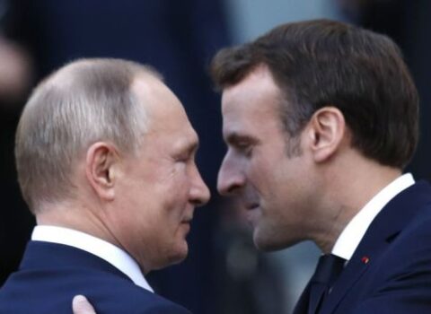 “Putinin əlində Makrona qarşı güclü kompromat var” və ya Fransa “su bulandırır”