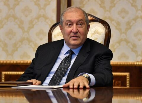 Ermənistan prezidenti qərargah rəisini istefaya göndərmədi