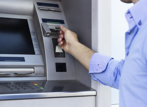 Bankomatdan aldığı pulun dəyəri 100 dəfə artdı – FOTO