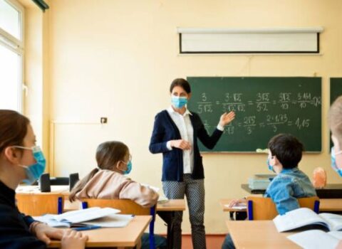 Professor: “Tədris müəllimlərin vaksinasiyasından sonra olsaydı…” – Tələsdilər!