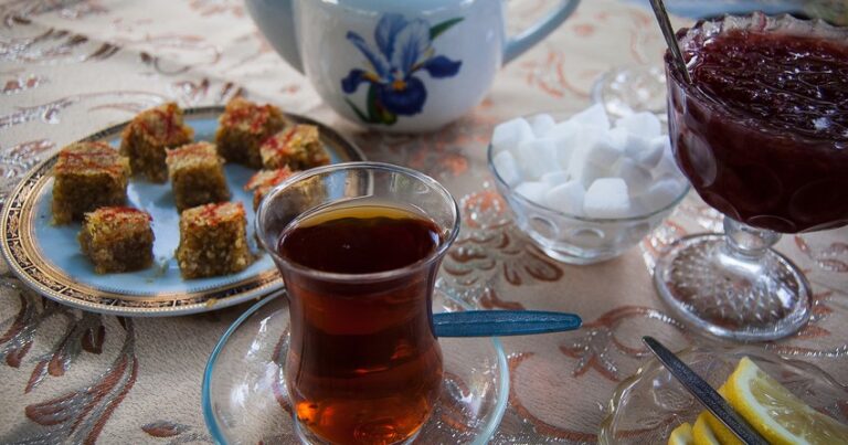Bu gün Azərbaycanda restoran, kafe və çay evləri açılır Bu gün Azərbaycanda restoran, kafe və çay evləri açılır