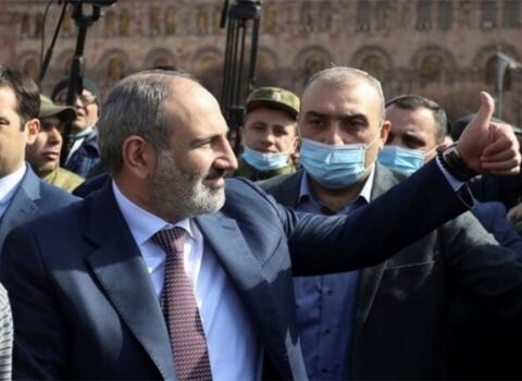 İrəvandakı aksiyada deyirlər: “Ruslar bizim kiçik qardaşımızdır”