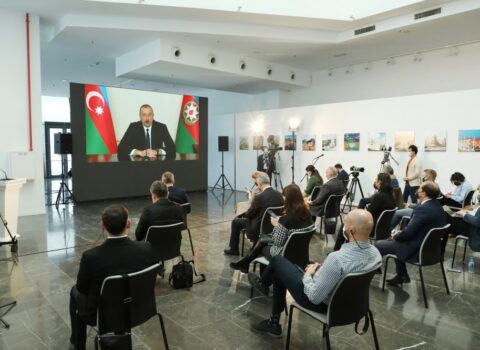 Prezident 35 media qurumunun 50-ə yaxın sualını CAVABLANDIRDI