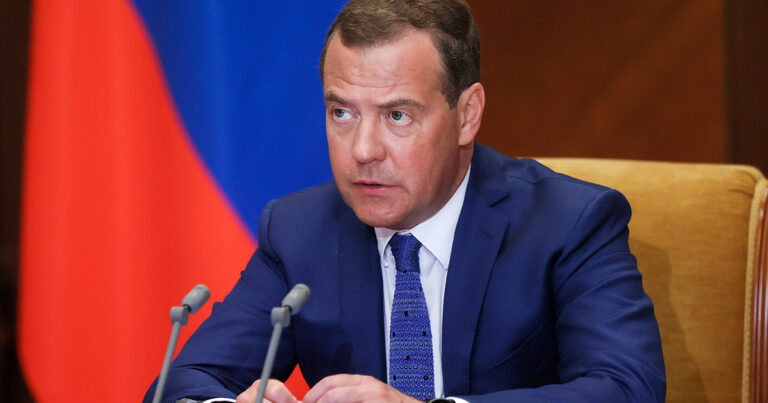 Medvedev: “Zelenskini tribunal, ya da komediya şoularına qayıdış gözləyir”