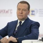 “Evinizə, Rusiyaya xoş gəlmişsiniz!” – Medvedevdən referendum şərhi